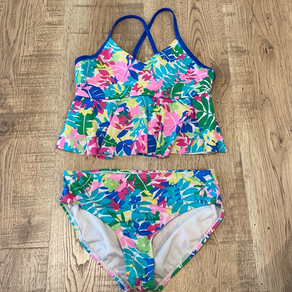 Girls Lands End cross back tankini bathing suit.